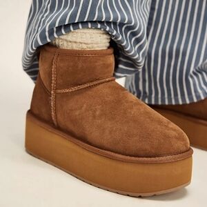 Emu platform real shearling boot